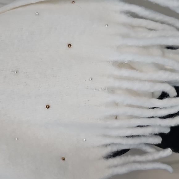 New Nordstrom Rack Faux Pearl Embellished Fring Soft Cream Scarf - Picture 9 of 12